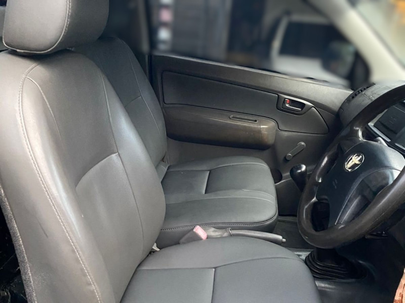 Mobil Bekas Toyota Hilux 2.0 SC 4x2 M/T 2014